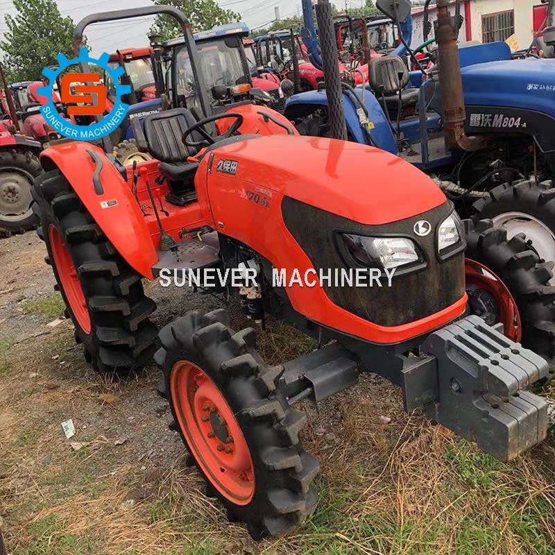 KUBOTA TRACTOR 704  WITH LOADER
